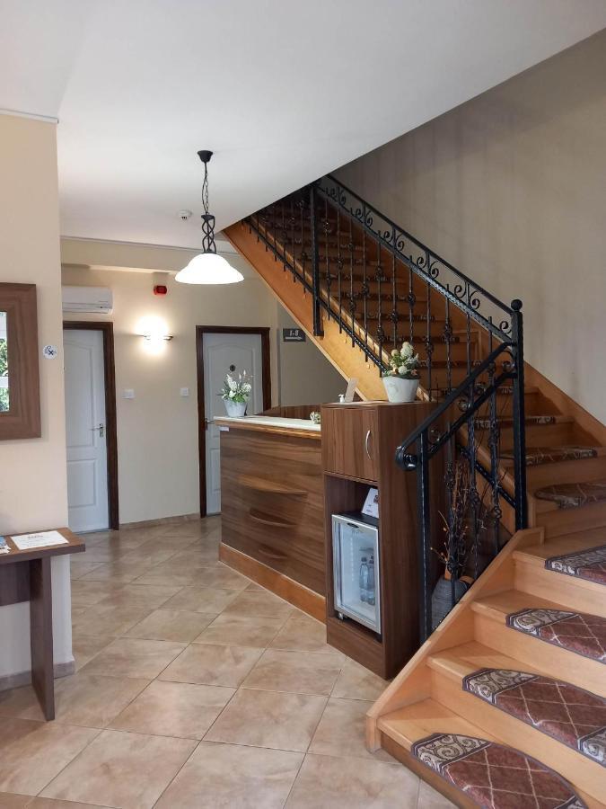 Kata Panzio Hotel Oroszlany Bagian luar foto