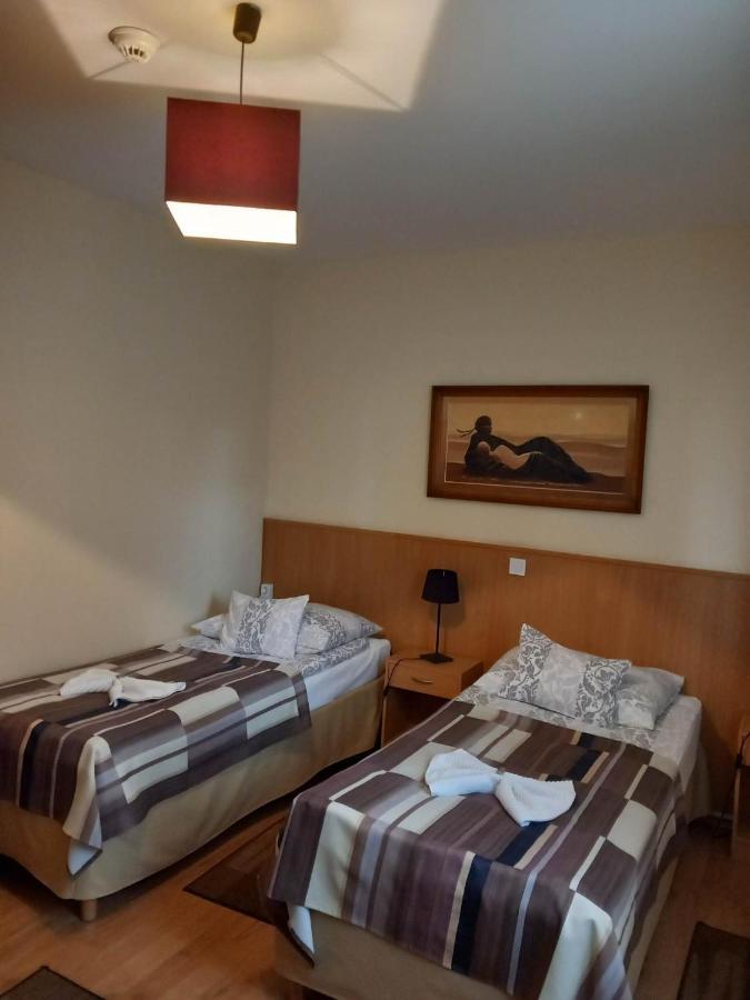 Kata Panzio Hotel Oroszlany Bagian luar foto