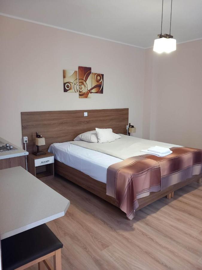 Kata Panzio Hotel Oroszlany Bagian luar foto
