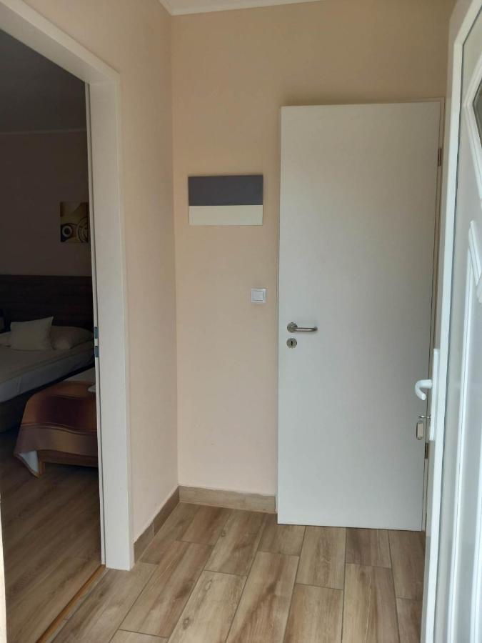 Kata Panzio Hotel Oroszlany Bagian luar foto