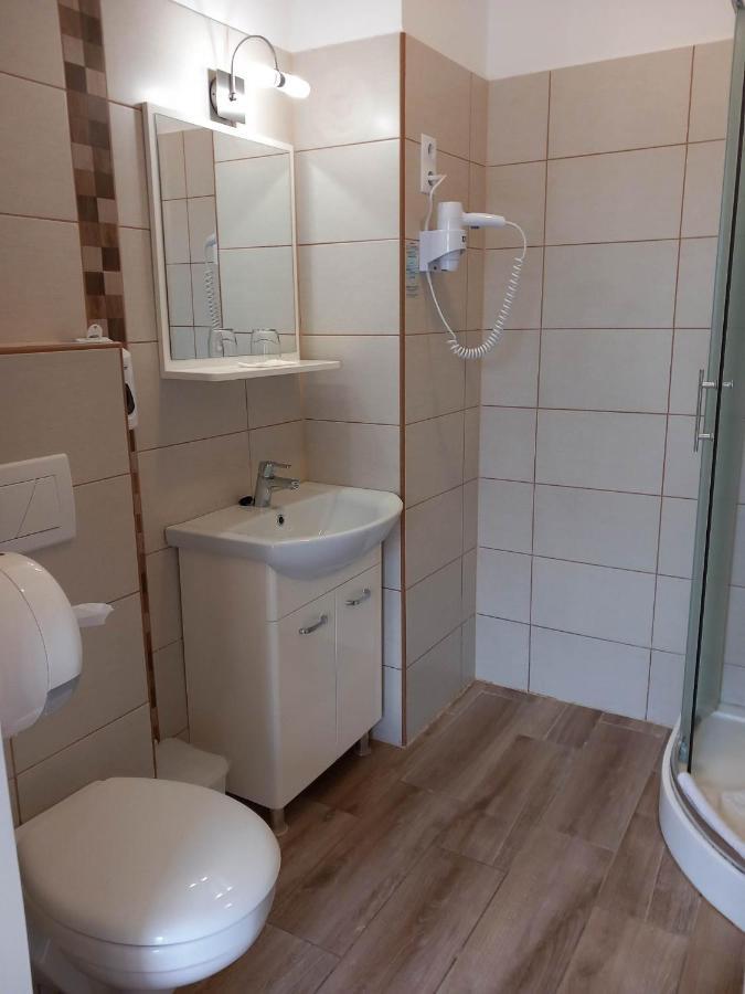 Kata Panzio Hotel Oroszlany Bagian luar foto